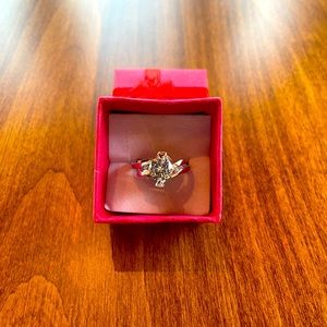 New Beautiful Cubic Zirconia Ring, Size 6. Perfect Engagement Ring.